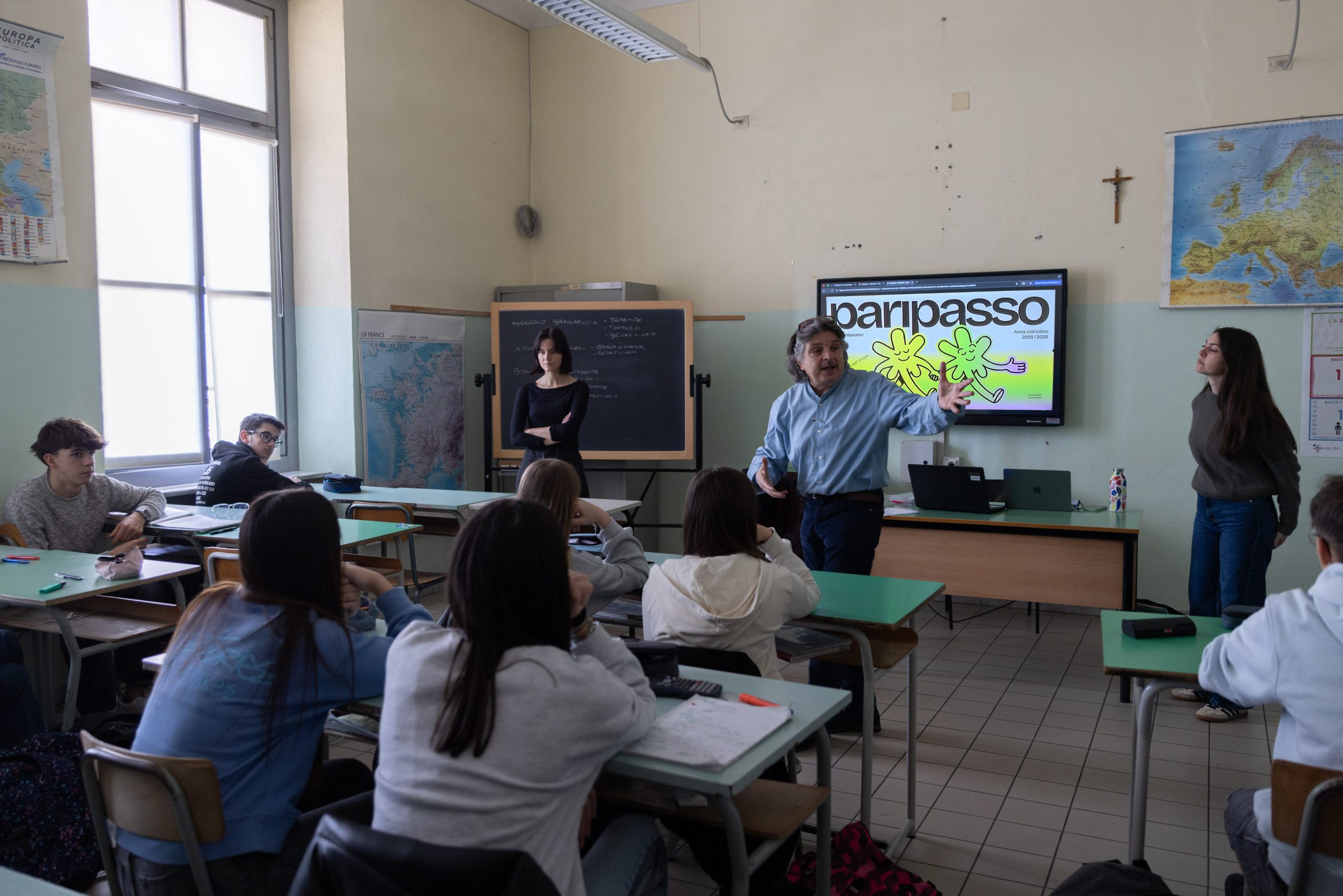 Un momento di attività nelle scuole